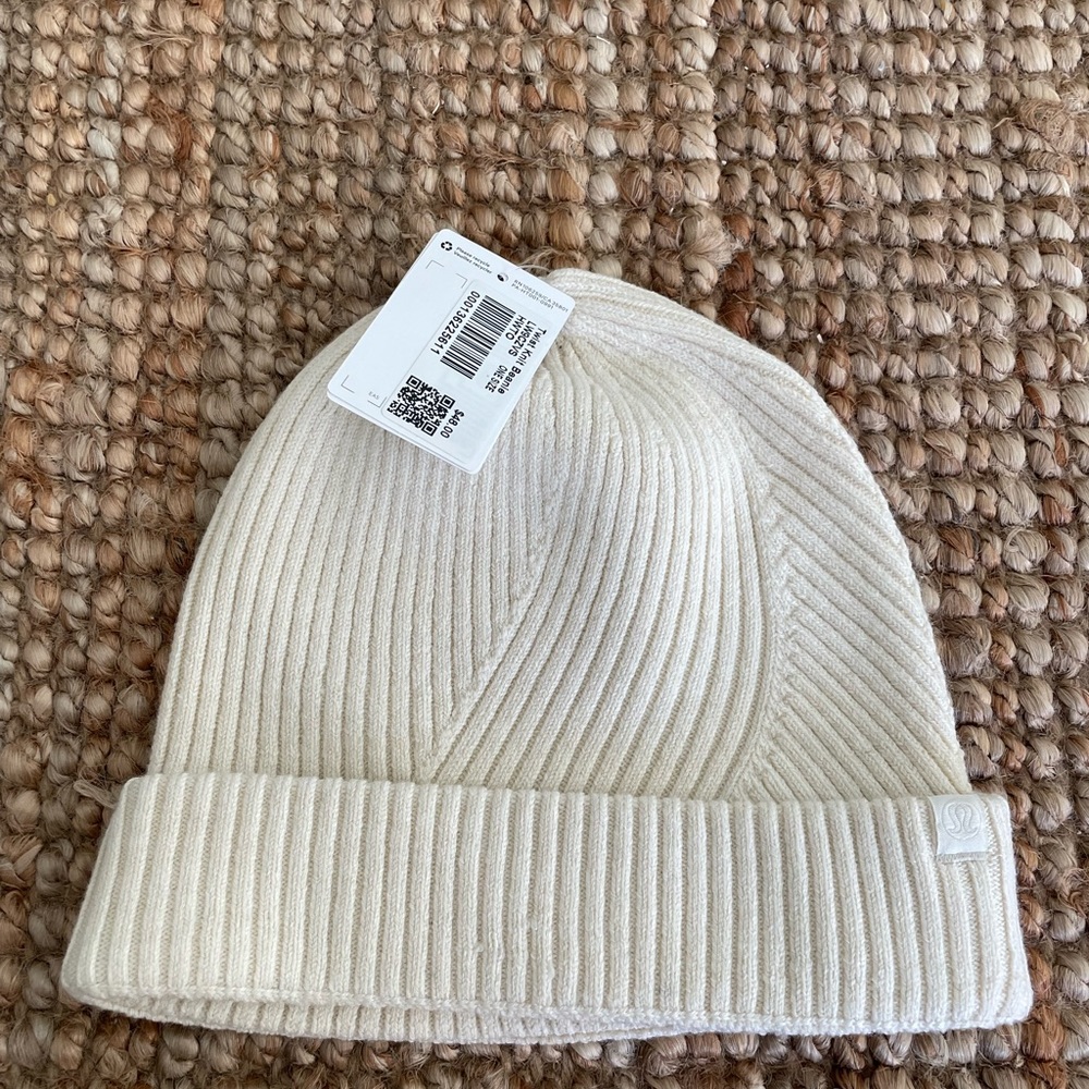 Lululemon knit beanie (new with tag)